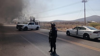 Elementos de la Guardia Nacional en una carretera de Michoacán, el 23 de abril de 2025. 