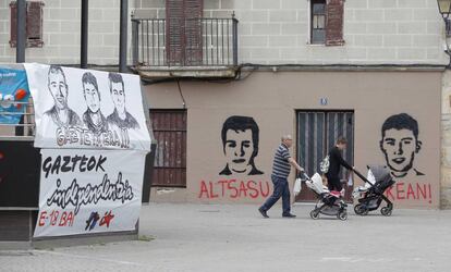 Pintades i cartells a Altsasu a favor dels empresonats per agredir els dos guàrdies civils.