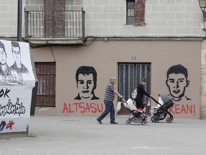Pintades i cartells a Altsasu a favor dels empresonats per agredir els dos guàrdies civils.