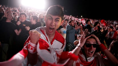 Los aficionados de Georgia celebran después de que Khvicha Kvaratskhelia marque su primer gol en el partido Georgia vs Portugal, el 26 de junio de 2024.
