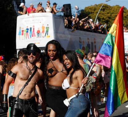 Participants en la manifestaci Pride LGTBI de Barcelona.