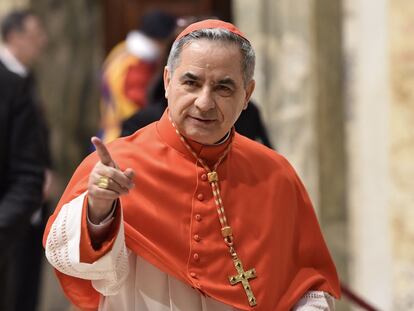 Cardenal Becciu en el Vaticano