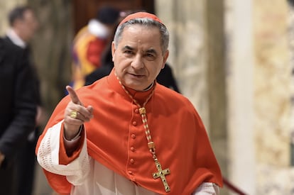 Cardenal Becciu en el Vaticano