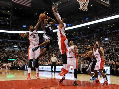 Quincy Pondexter encuentra dificultades para encestar ante Toronto