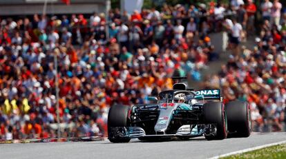 Hamilton lidera un momento de la carrera en Spielberg.
