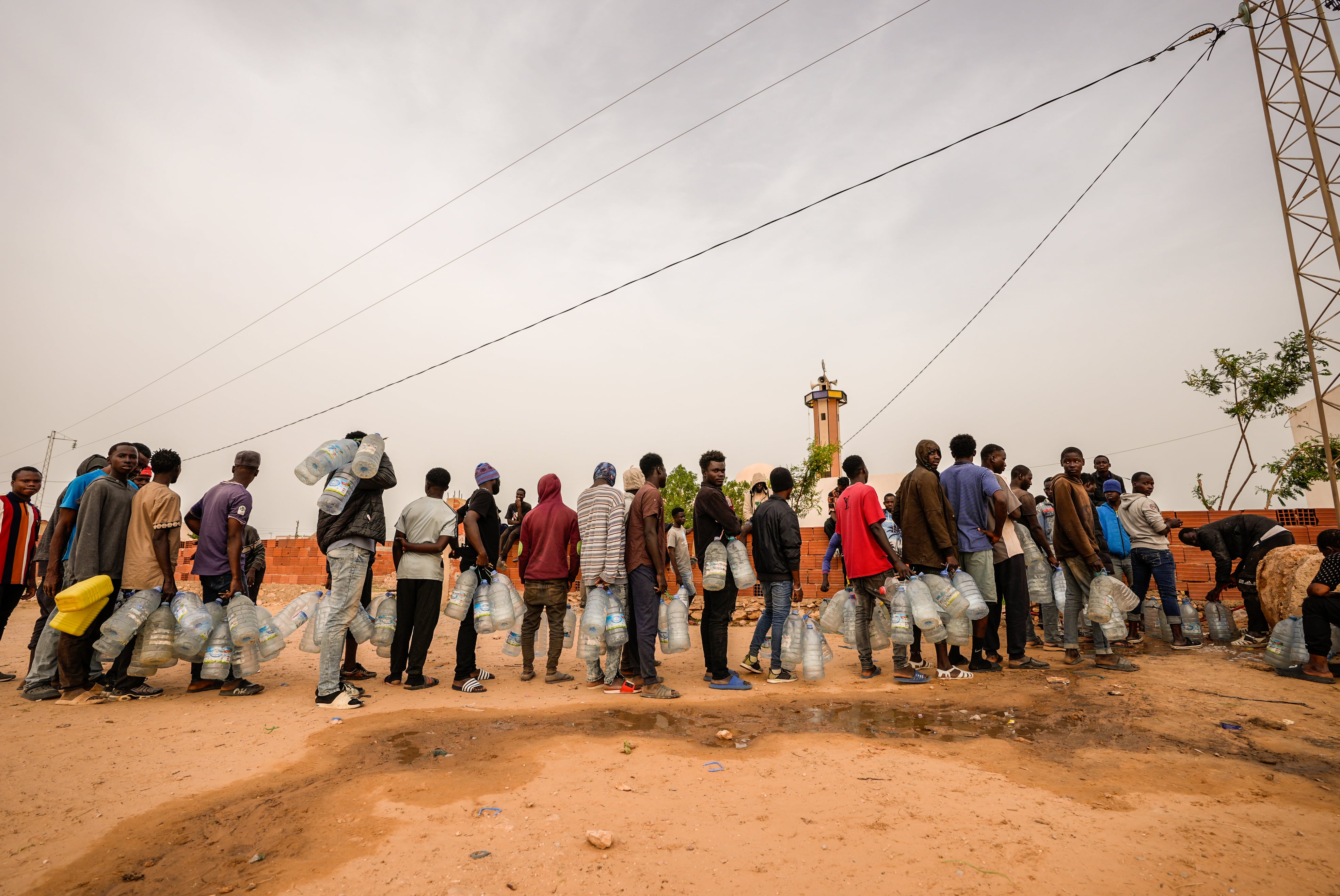 El régimen de Said criminaliza toda ayuda a refugiados y migrantes en Túnez