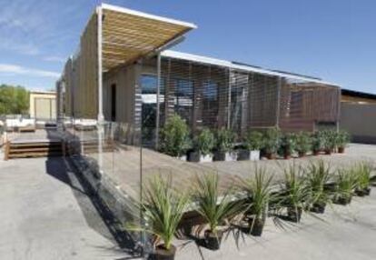 Vista de la vivienda creada por el equipo de Brasil que se muestra en el Solar Decathlon Europe 2012 que la ministra de Fomento, Ana Pastor ha inaugurado hoy en el escenario Puerta del Ángel de la Casa de Campo de Madrid.