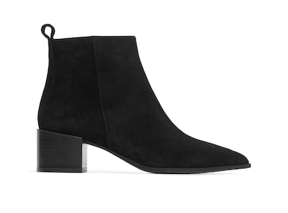 Botines de punta de Everlane (225 euros).