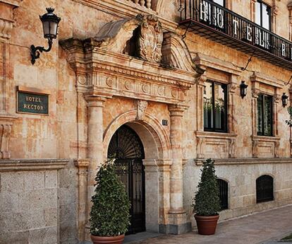 Hotel Rector, Salamanca. Hotel muy céntrico, con 14 habitaciones y, según la puntuación, buen servicio.