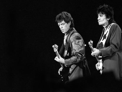 Mick Jagger (izquierda) y Ron Wood, en el concierto de The Rolling Stones en Barcelona en junio de 1990.