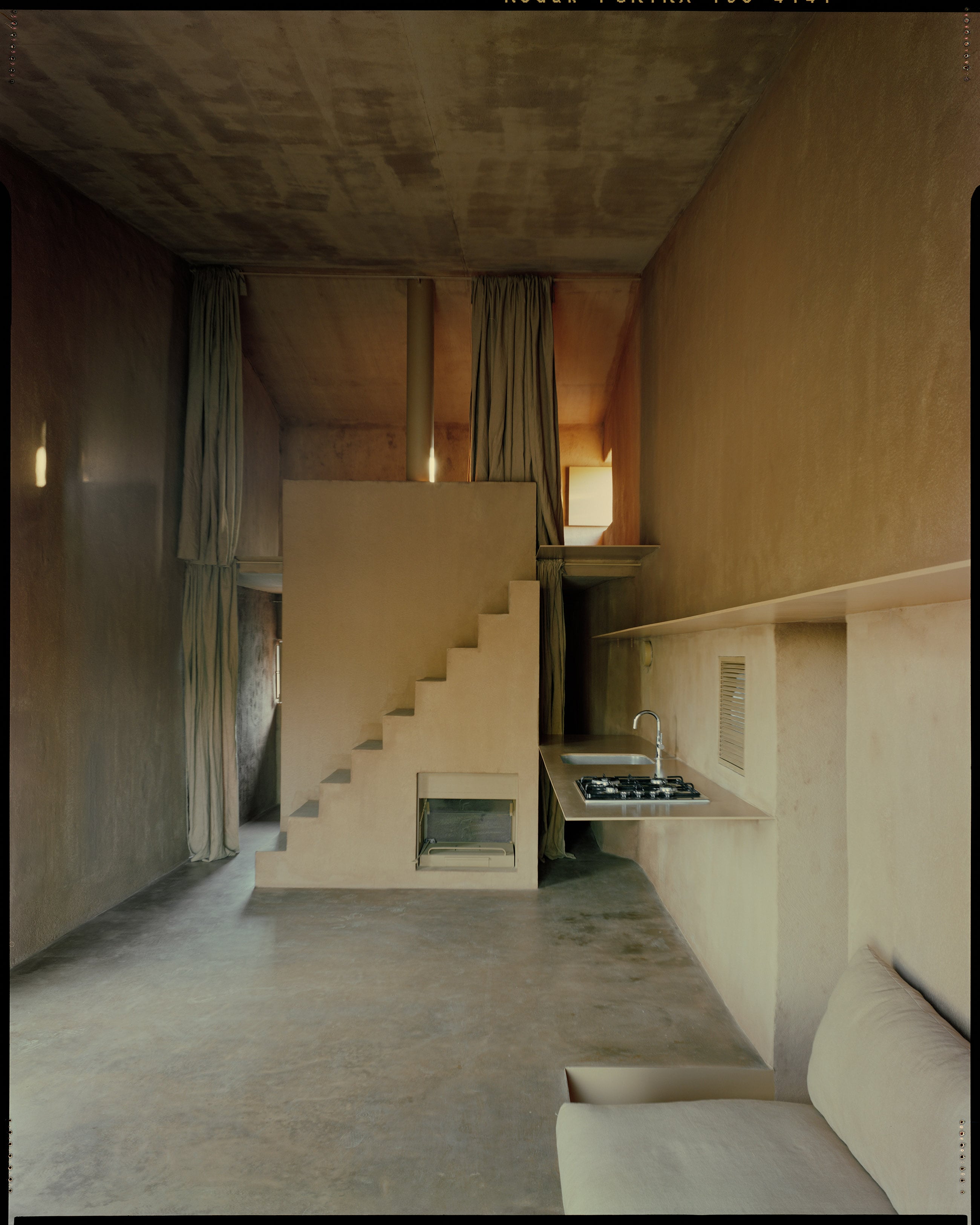 Casa Lurra tiene doble altura y dos habitaciones.