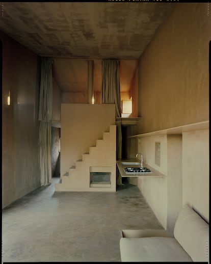 Casa Lurra tiene doble altura y dos habitaciones.
