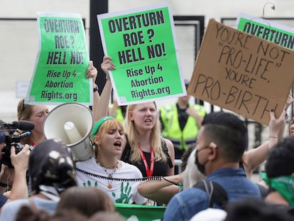 Manifestantes por el derecho al aborto protestan frente a la Corte Suprema, este viernes en Washington.