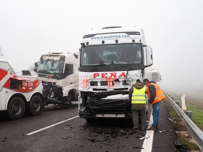 Accidente múltiple en la AP-2 a la altura de Castelldans (Lleida).