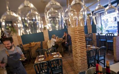 Comedor de la taberna Recreo, en Madrid.