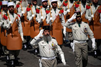 Soldados de la Legin Extranjera marchan durante el desfile.