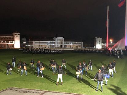 La banda marcial de Magüi Payán durante la ceremonia militar en Bogotá.