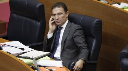 El consejero de Gobernación, Serafín Castellano, en las Cortes.