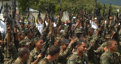 Imagem de arquivo de guerrilheiros das Farc.