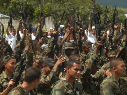 Imagem de arquivo de guerrilheiros das Farc.