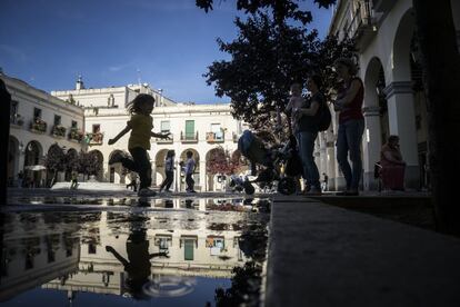 Plaça Masadas, al barri de la Verneda.