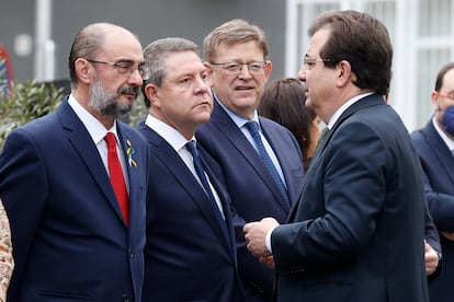 Javier Lambán, Emiliano García-Page, Ximo Puig y Guillermo Fernández Vara, el 13 de marzo en Los Llanos de Aridane (La Palma).