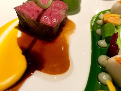 BUEY A LA SALSA DE TÉ MATCHA, VEGETALES Y SALSA DE WASABI / CAPEL
