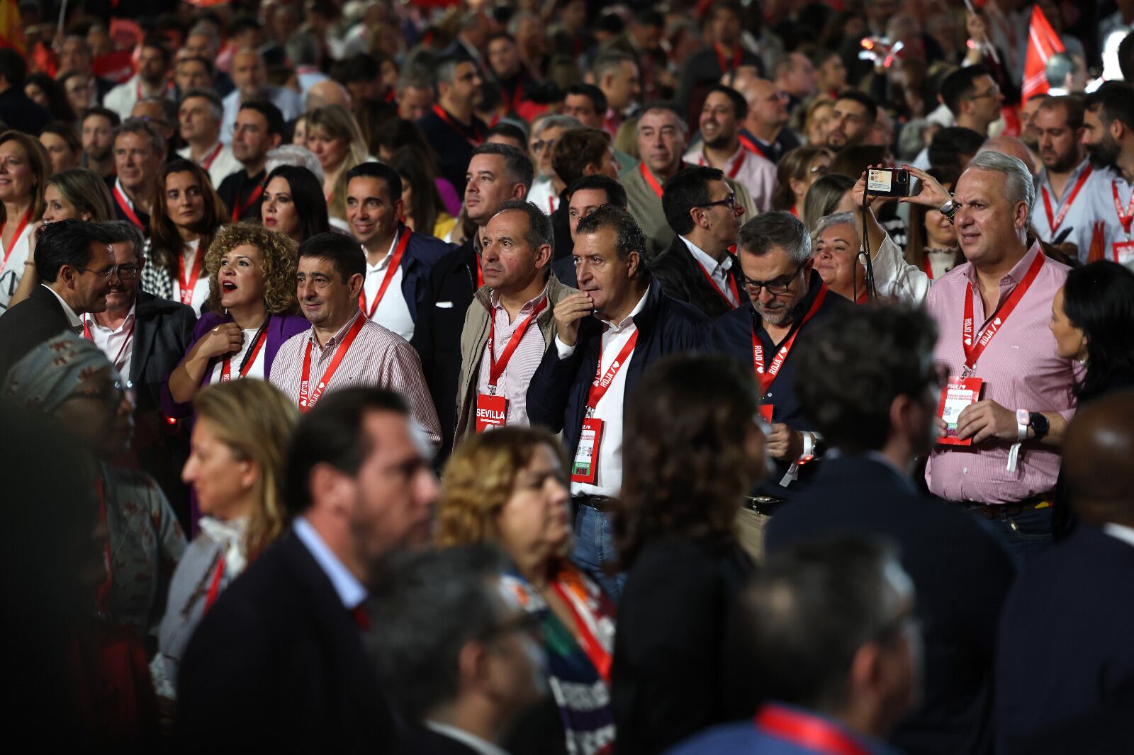 Siete de los ocho secretarios provinciales del PSOE-A en el plenario del 41º Congreso Federal del PSOE.