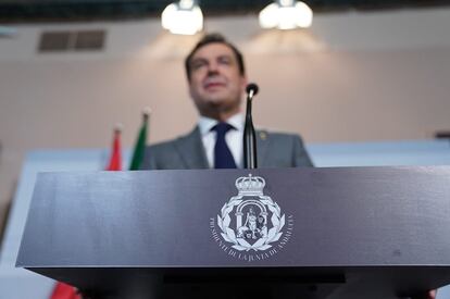 El presidente de la Junta, Juanma Moreno, comparece en el Palacio de San Telmo tras la octava reunión de la conferencia de presidentes autonómicos con el presidente del Gobierno, Pedro Sánchez.