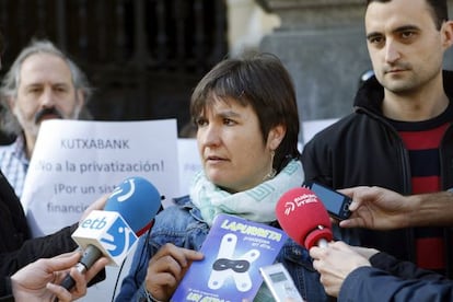 Maribi Ugarteburu, en la presentación de la campaña contra la privatización de Kutxabank.