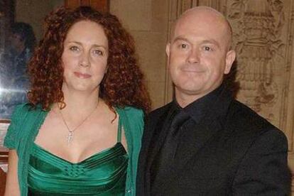 La directora del diario <i>The Sun,</i> Rebekah Wade, y su marido, el actor de telenovelas Ross Kemp.