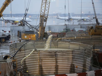 Obras del tren lanzadera del aeropuerto de El Prat en una imagen de archivo.