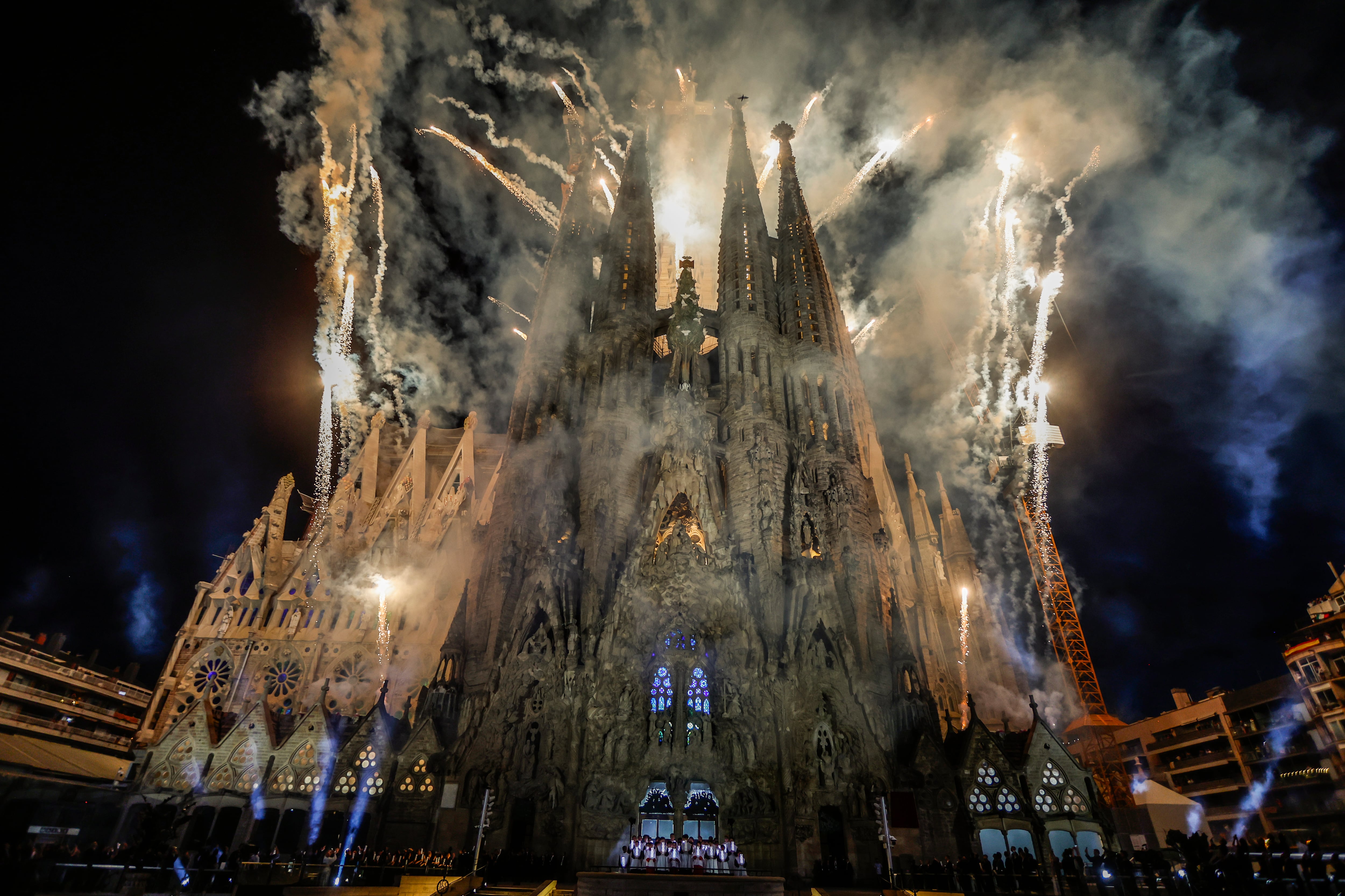 El Papa bendice la apoteósica culminación del sueño de Gaudí en la Sagrada Familia