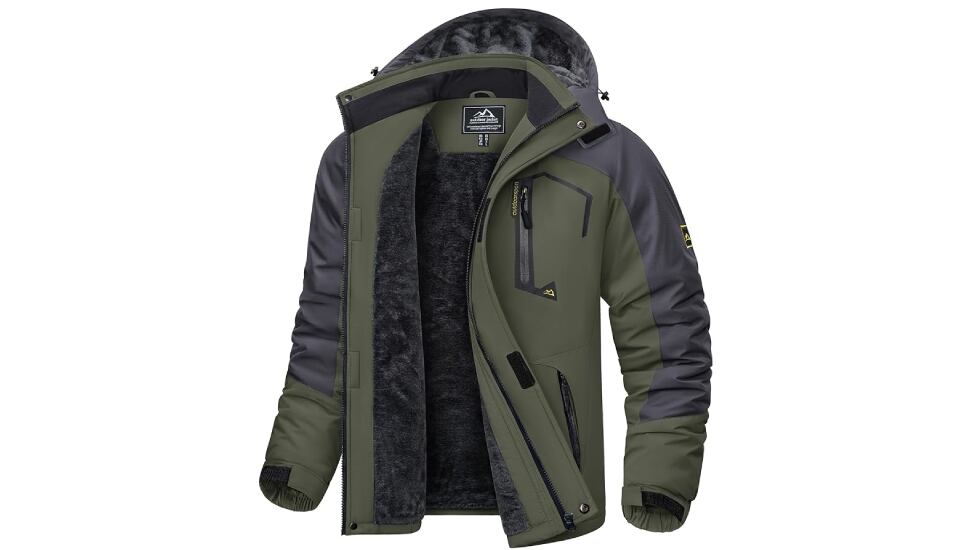 Chaqueta térmica e impermeable con capucha desmontable.