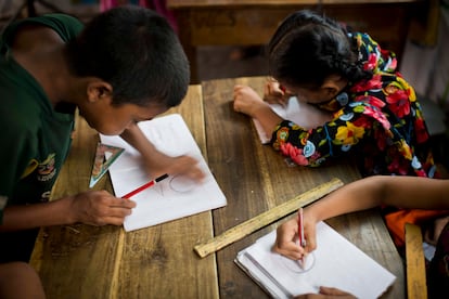 En 2015 cursaba primero de primaria en la escuela para niños trabajadores de Korail que dirigía la ONG española Educo.