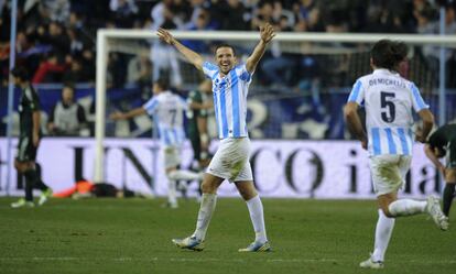 Camacho celebra uno de los goles del Malaga.