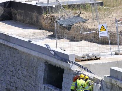 Obras en la zona del Puente del Rey, en el cauce del Manzanares.