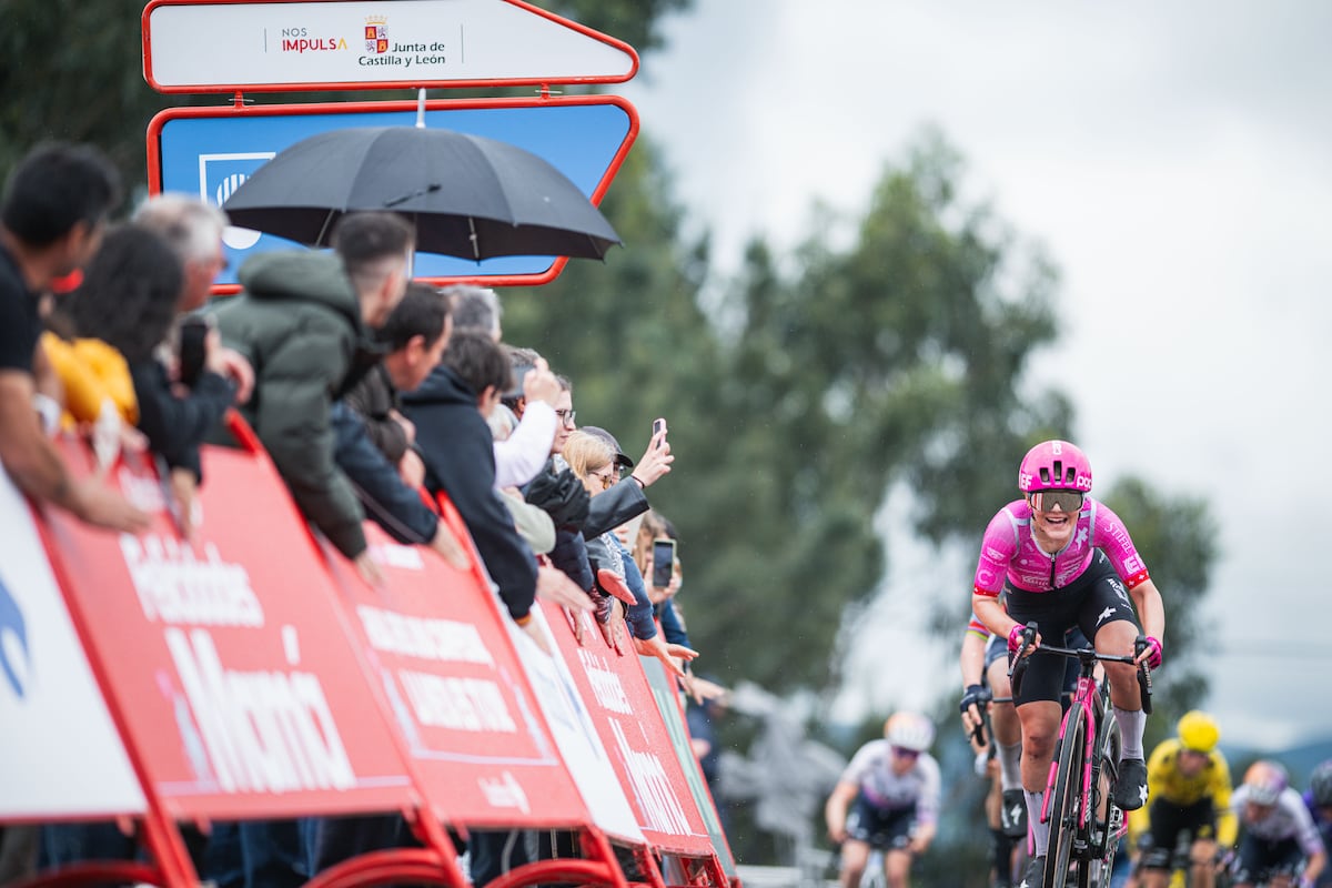 Noemi Rüegg conquista el sprint y estrena el maillot rojo en la primera etapa de La Vuelta a España femenina 2026
