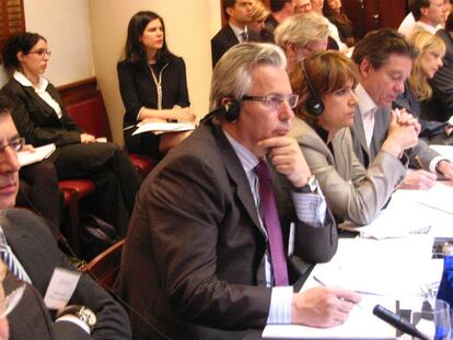 Andreu, Garzón y Delgado, en el foro de la Escuela de Leyes.