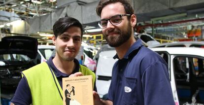 Dos empleados de la factor&iacute;a de Ford en Almussafes (Valencia) participantes en el programa.