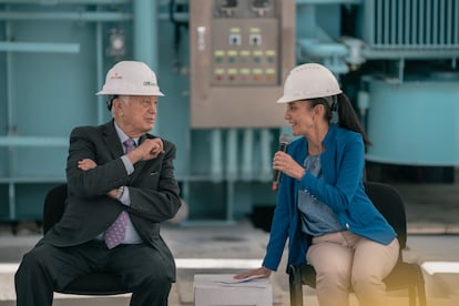 Claudia Sheinbaum y Manuel Bartlett Díaz, director general de la Comisión Federal de Electricidad (CFE), en Ciudad de México, en agosto de 2022.
