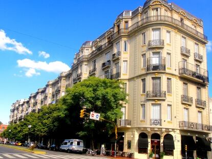 La imponente fachada del Edificio de los Ingleses.