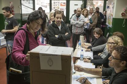 Aspecto de una mesa en Buenos Aires,durante las elecciones primarias abiertas simultaneas y obligatorias (PASO) en todo el territorio argentino.