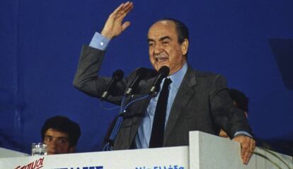 Constantine Mitsotakis, durante un acto electoral en abril de 1990.