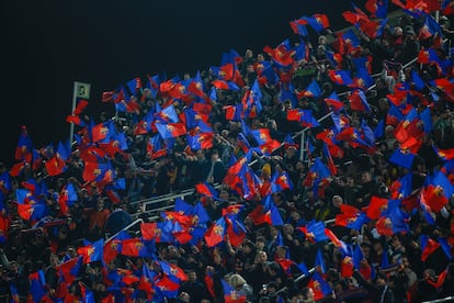 Aficionados del Barcelona, durante el partido ante el Oporto el año pasado.