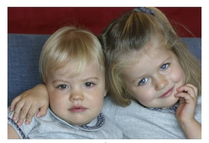 La felicitación navideña de los entoces príncipes de Asturias en 2008 fue una foto de sus dos hijas.