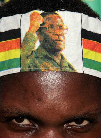 Un partidario de Mugabe.