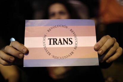 Um dos manifestantes em favor dos direitos trans, em San José da Costa Rica.