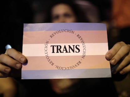 Um dos manifestantes em favor dos direitos trans, em San José da Costa Rica.