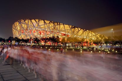 Estadio Nacional de Pekín, conocido como El Nido de Pájaro, diseñado por los arquitectos Jacques Herzog y Pierre de Meuron.